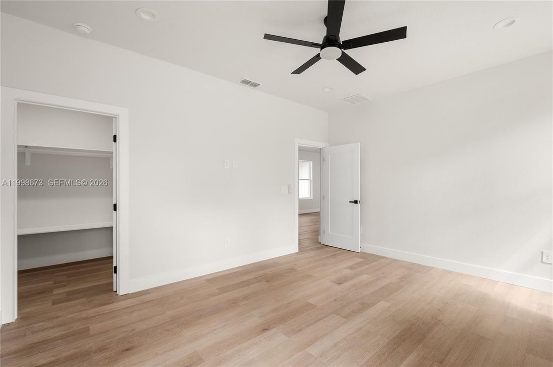 For Sale: $389,900 (4 beds, 3 baths, 1927 Square Feet)
