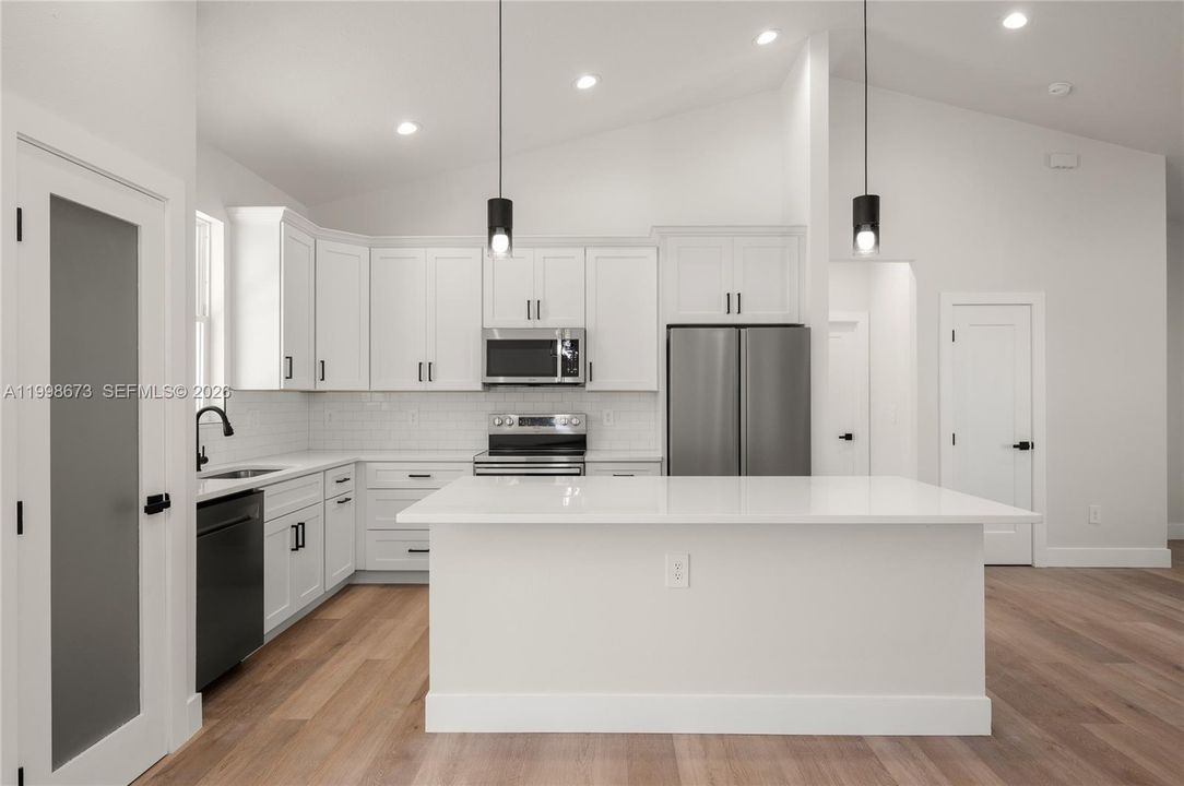 For Sale: $389,900 (4 beds, 3 baths, 1927 Square Feet)