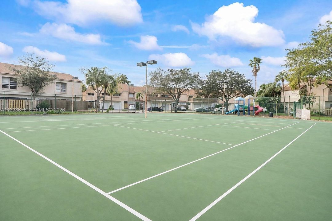 En Venta: $215,000 (4 camas, 2 baños, 2020 Pies cuadrados)