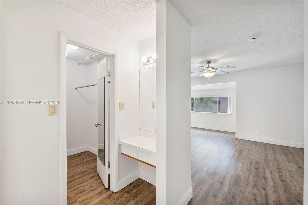 En Venta: $215,000 (4 camas, 2 baños, 2020 Pies cuadrados)
