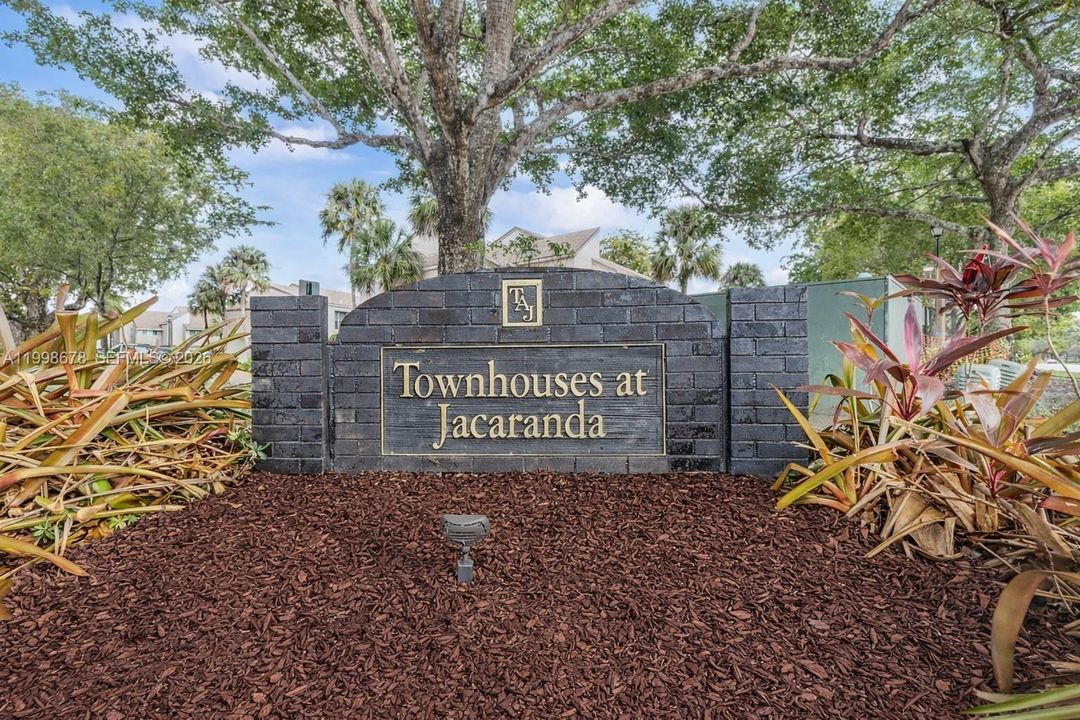 En Venta: $215,000 (4 camas, 2 baños, 2020 Pies cuadrados)