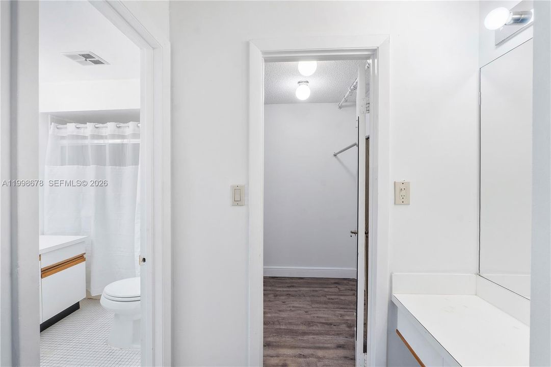 En Venta: $215,000 (4 camas, 2 baños, 2020 Pies cuadrados)