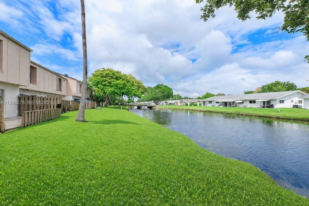 En Venta: $215,000 (4 camas, 2 baños, 2020 Pies cuadrados)