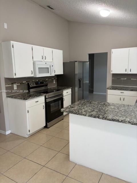 Active With Contract: $2,500 (3 beds, 2 baths, 1734 Square Feet)