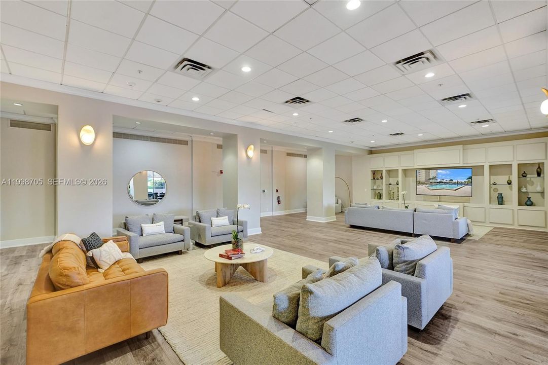 For Sale: $495,000 (2 beds, 2 baths, 1190 Square Feet)