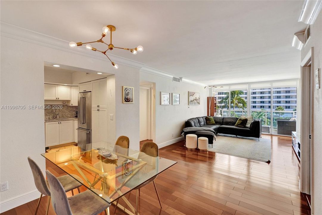 For Sale: $495,000 (2 beds, 2 baths, 1190 Square Feet)