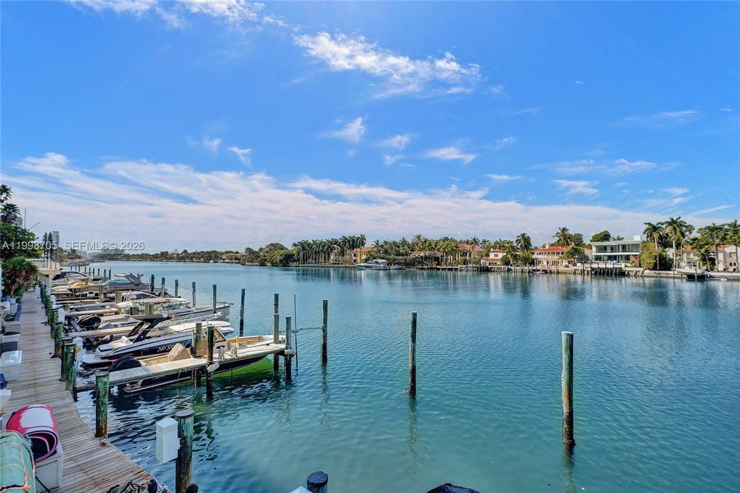 For Sale: $495,000 (2 beds, 2 baths, 1190 Square Feet)