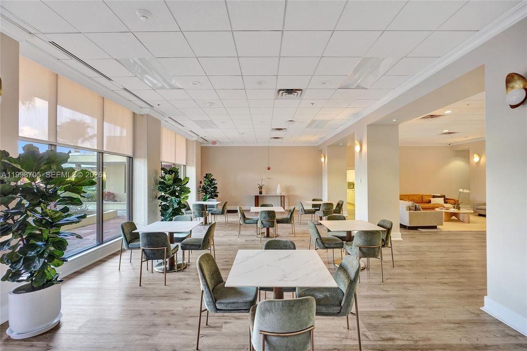 For Sale: $495,000 (2 beds, 2 baths, 1190 Square Feet)