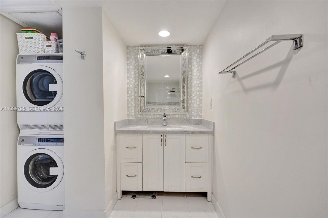 For Sale: $495,000 (2 beds, 2 baths, 1190 Square Feet)