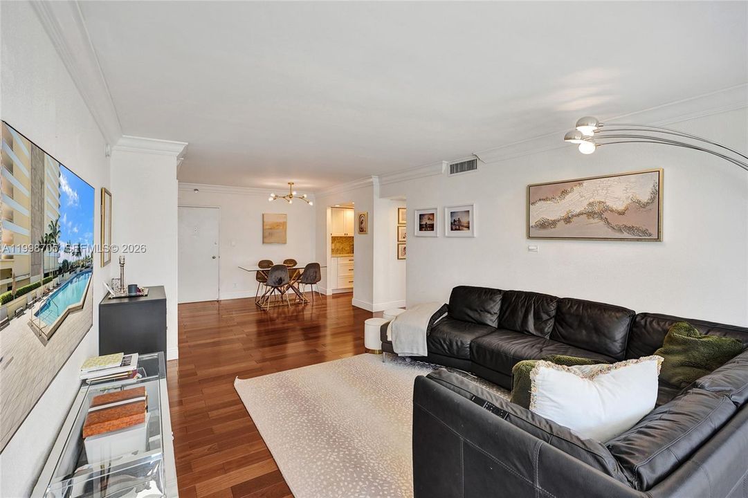 For Sale: $495,000 (2 beds, 2 baths, 1190 Square Feet)