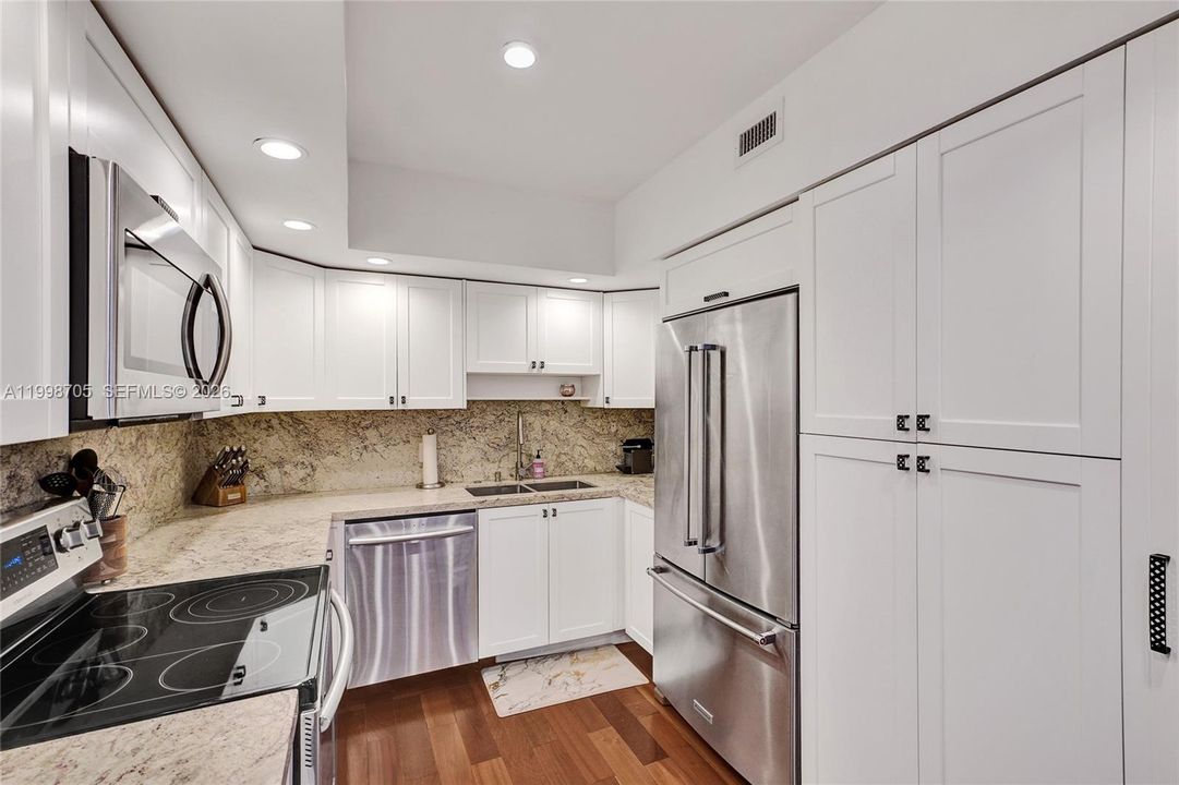 For Sale: $495,000 (2 beds, 2 baths, 1190 Square Feet)