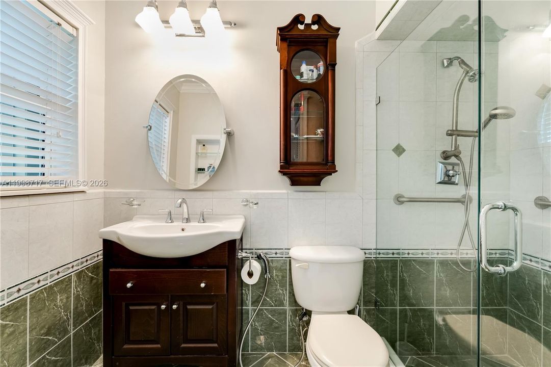 Activo con contrato: $1,799,999 (3 camas, 2 baños, 1996 Pies cuadrados)