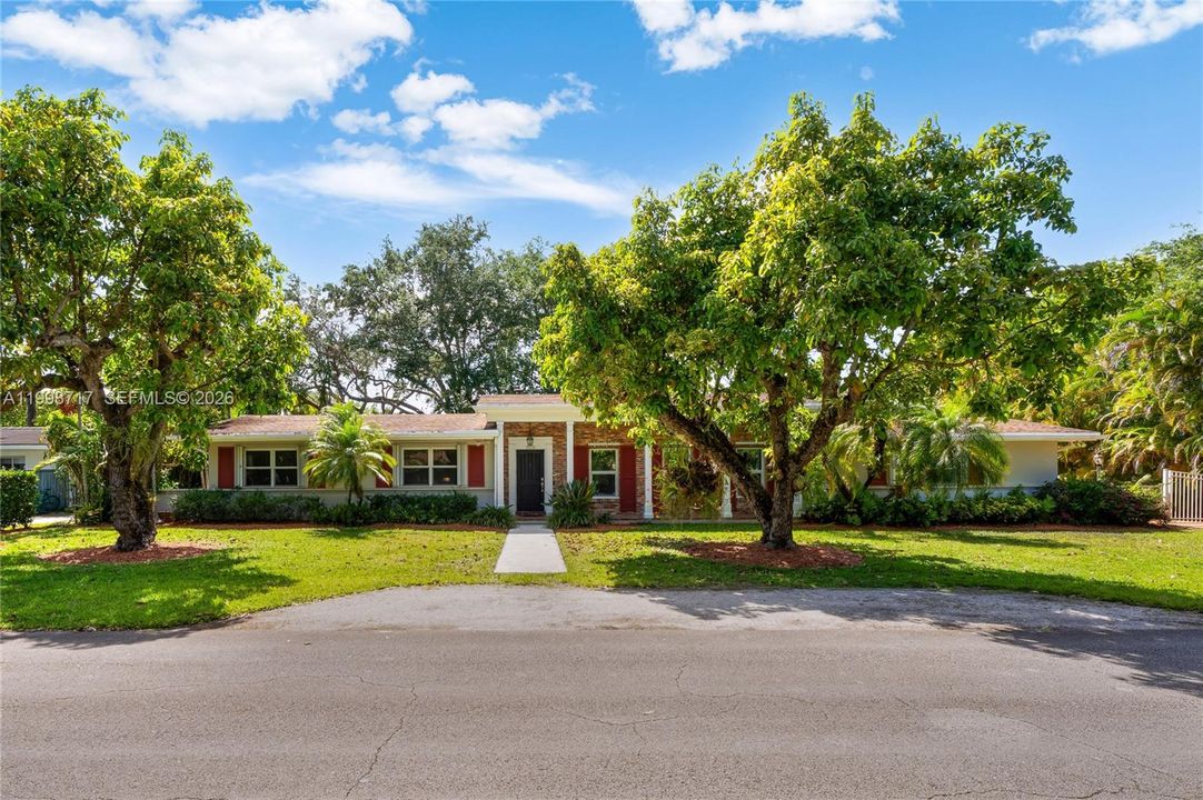 Activo con contrato: $1,799,999 (3 camas, 2 baños, 1996 Pies cuadrados)