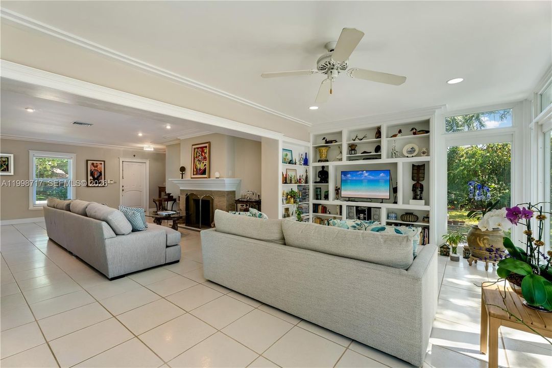 Activo con contrato: $1,799,999 (3 camas, 2 baños, 1996 Pies cuadrados)