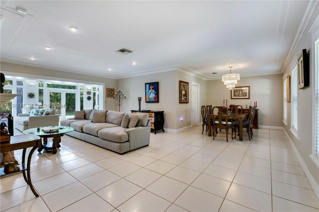 Activo con contrato: $1,799,999 (3 camas, 2 baños, 1996 Pies cuadrados)