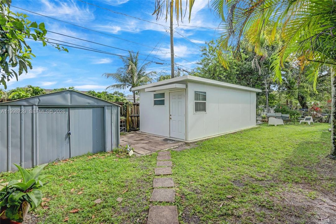Active With Contract: $629,926 (4 beds, 3 baths, 1439 Square Feet)