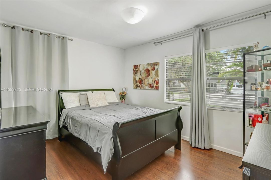Active With Contract: $629,926 (4 beds, 3 baths, 1439 Square Feet)