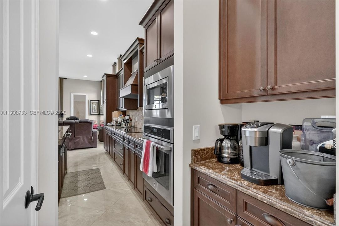 For Sale: $979,000 (3 beds, 4 baths, 3143 Square Feet)