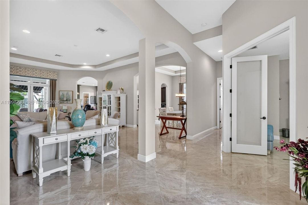 For Sale: $979,000 (3 beds, 4 baths, 3143 Square Feet)