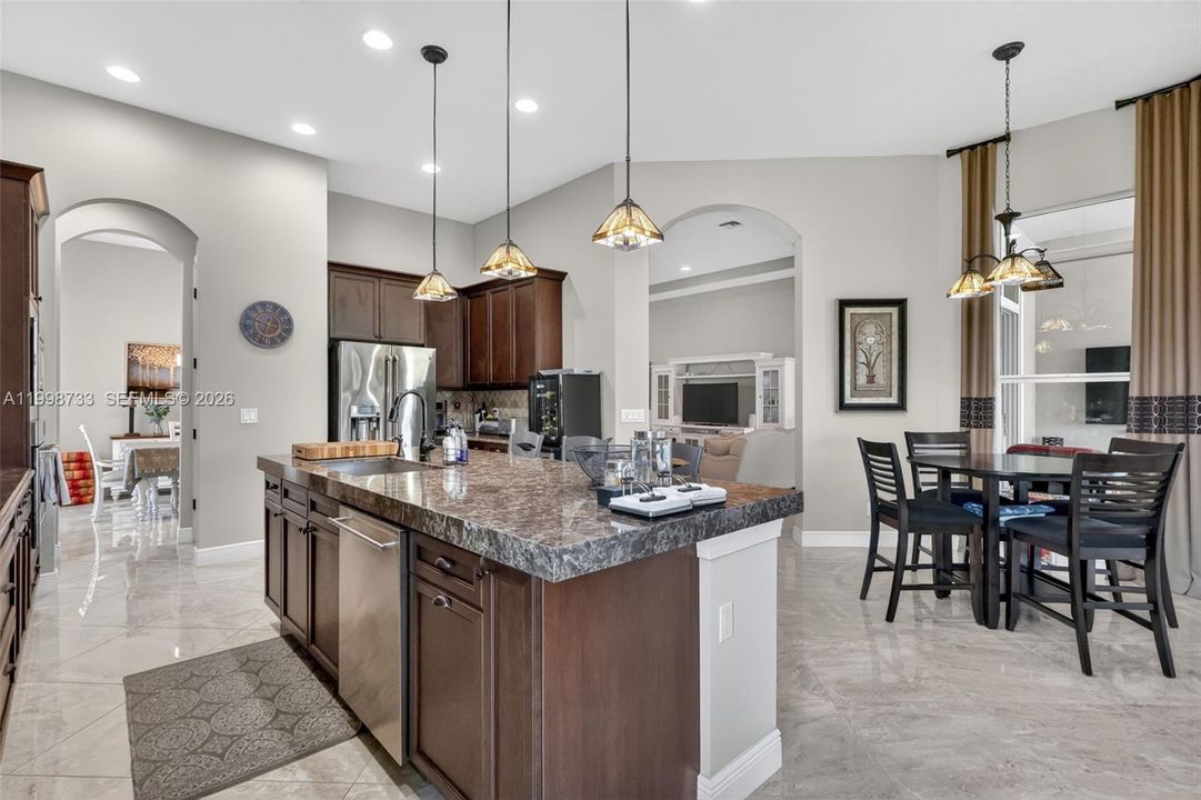 For Sale: $979,000 (3 beds, 4 baths, 3143 Square Feet)