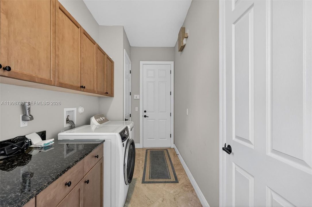 For Sale: $979,000 (3 beds, 4 baths, 3143 Square Feet)