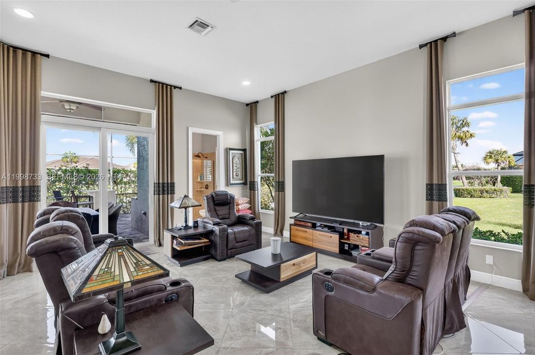 For Sale: $979,000 (3 beds, 4 baths, 3143 Square Feet)