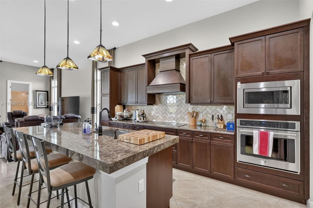 For Sale: $979,000 (3 beds, 4 baths, 3143 Square Feet)