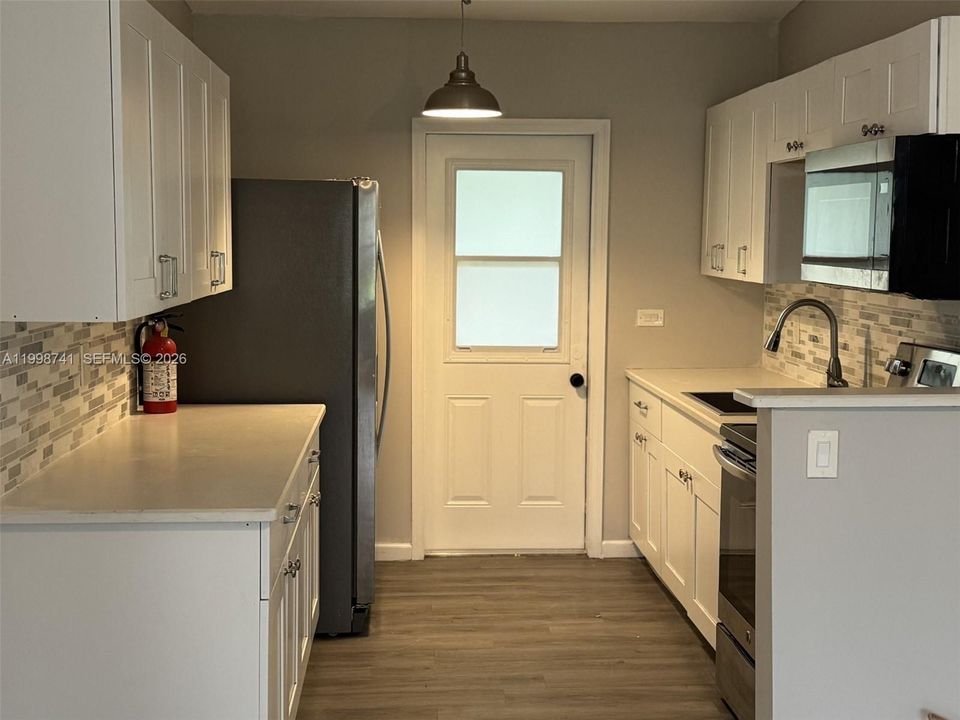For Sale: $425,500 (2 beds, 1 baths, 800 Square Feet)