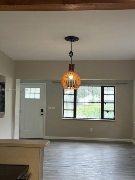 For Sale: $425,500 (2 beds, 1 baths, 800 Square Feet)