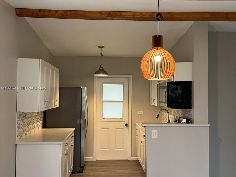 For Sale: $425,500 (2 beds, 1 baths, 800 Square Feet)
