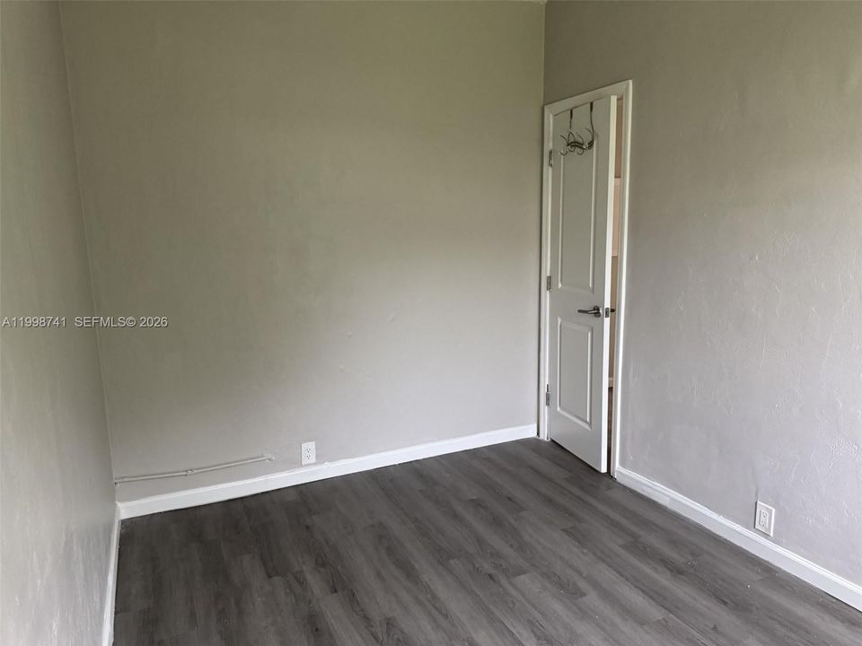 For Sale: $425,500 (2 beds, 1 baths, 800 Square Feet)
