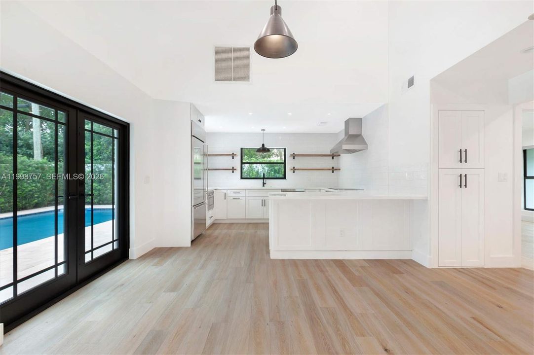 For Rent: $13,500 (3 beds, 3 baths, 2021 Square Feet)