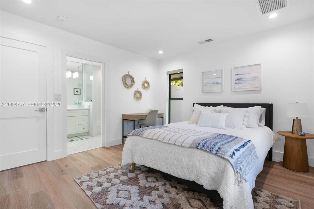 For Rent: $13,500 (3 beds, 3 baths, 2021 Square Feet)
