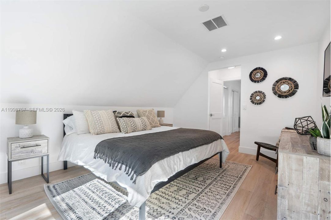 For Rent: $13,500 (3 beds, 3 baths, 2021 Square Feet)