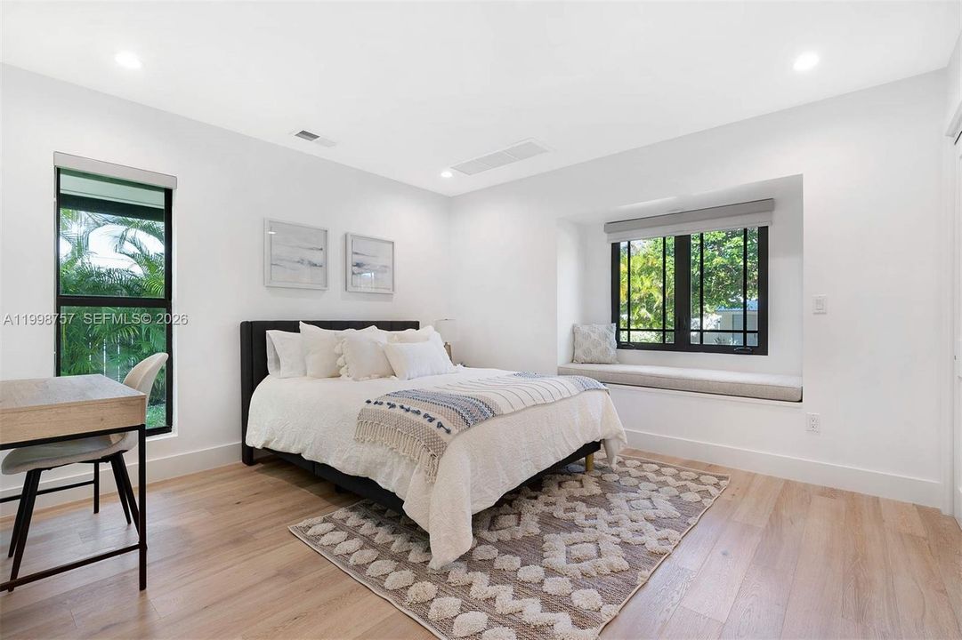 For Rent: $13,500 (3 beds, 3 baths, 2021 Square Feet)