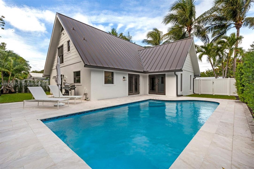 For Rent: $13,500 (3 beds, 3 baths, 2021 Square Feet)