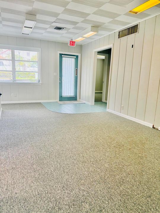 ENTRY/RECEPTION AREA