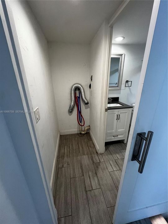 Под контрактом: $285,000 (3 спален, 3 ванн, 1488 Квадратных фут)