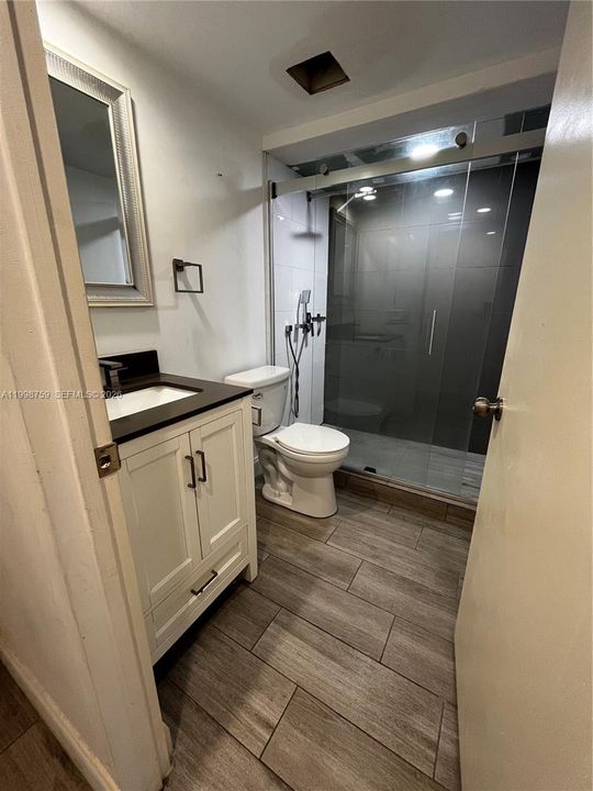 Под контрактом: $285,000 (3 спален, 3 ванн, 1488 Квадратных фут)
