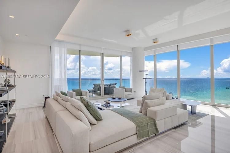 En Renta: $54,900 (5 camas, 7 baños, 3803 Pies cuadrados)