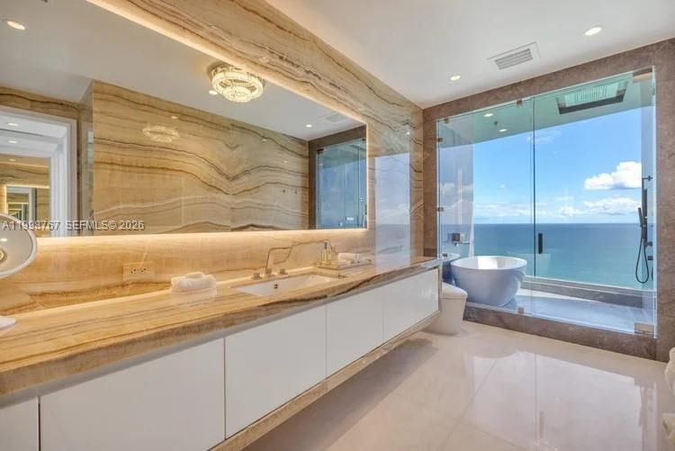 En Renta: $54,900 (5 camas, 7 baños, 3803 Pies cuadrados)