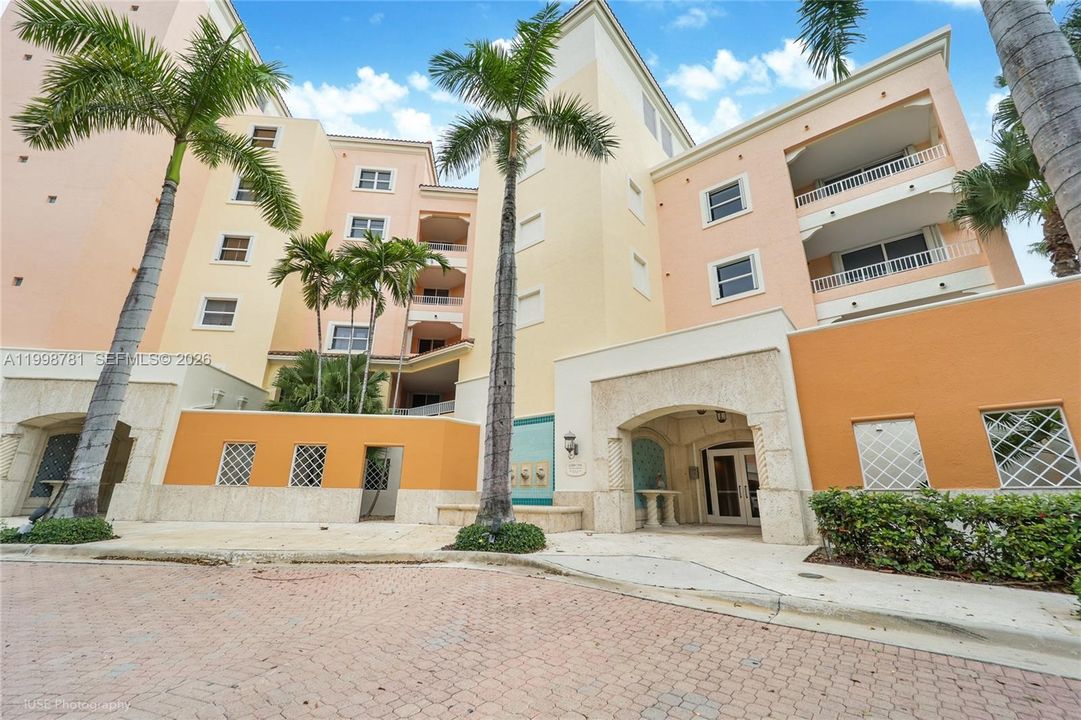 For Sale: $2,590,000 (2 beds, 3 baths, 2060 Square Feet)