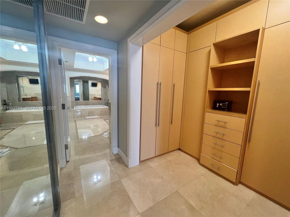 На продажу: $3,450,000 (3 спален, 3 ванн, 2214 Квадратных фут)