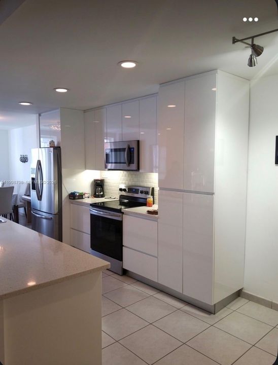 En Venta: $370,000 (4 camas, 2 baños, 1670 Pies cuadrados)