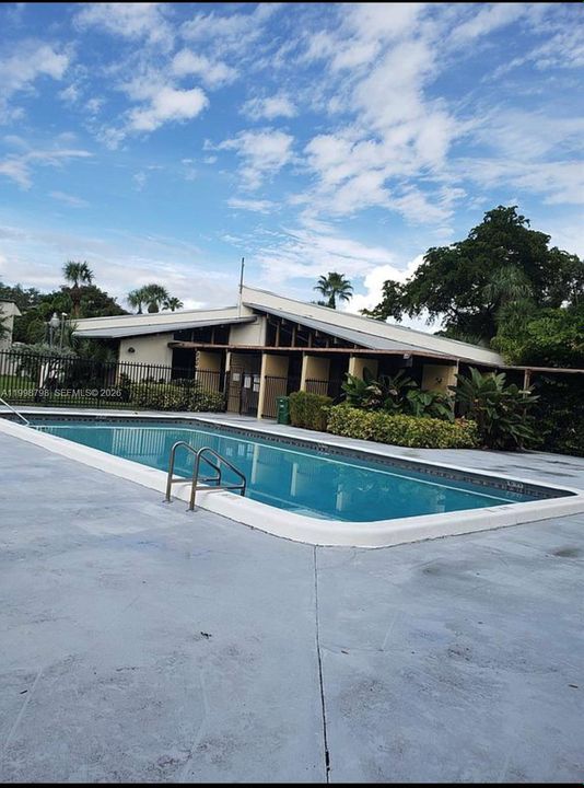 En Venta: $370,000 (4 camas, 2 baños, 1670 Pies cuadrados)