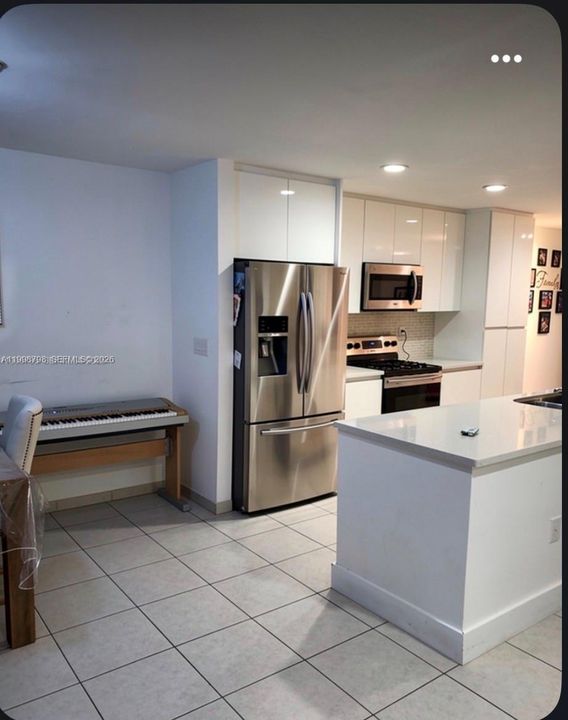 En Venta: $370,000 (4 camas, 2 baños, 1670 Pies cuadrados)