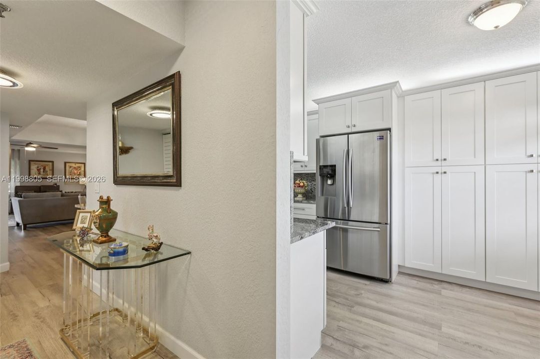 На продажу: $299,900 (2 спален, 2 ванн, 1516 Квадратных фут)