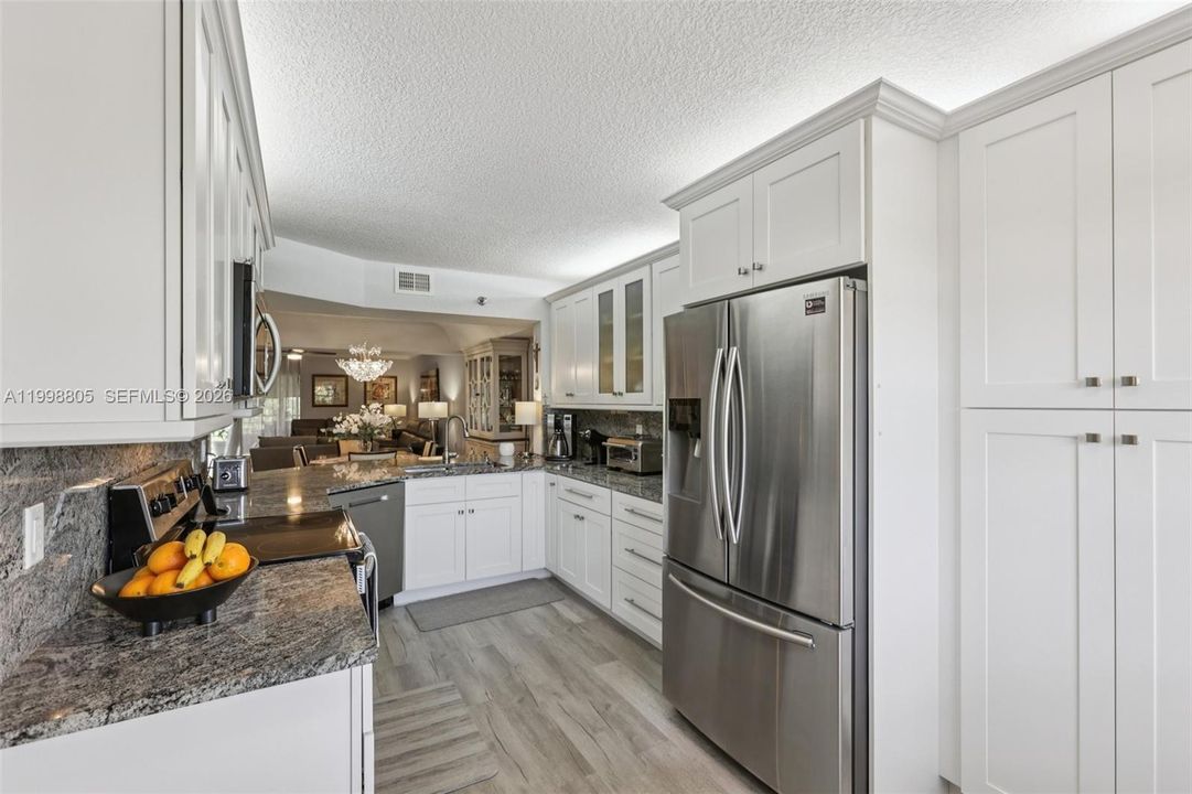 На продажу: $299,900 (2 спален, 2 ванн, 1516 Квадратных фут)