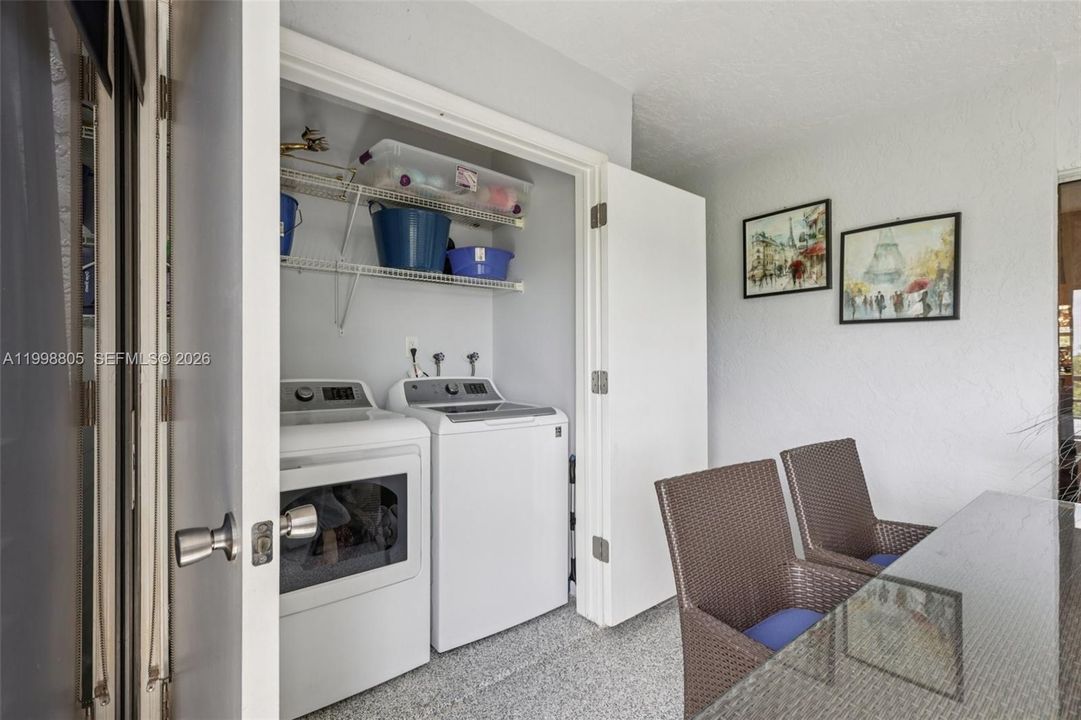 На продажу: $299,900 (2 спален, 2 ванн, 1516 Квадратных фут)