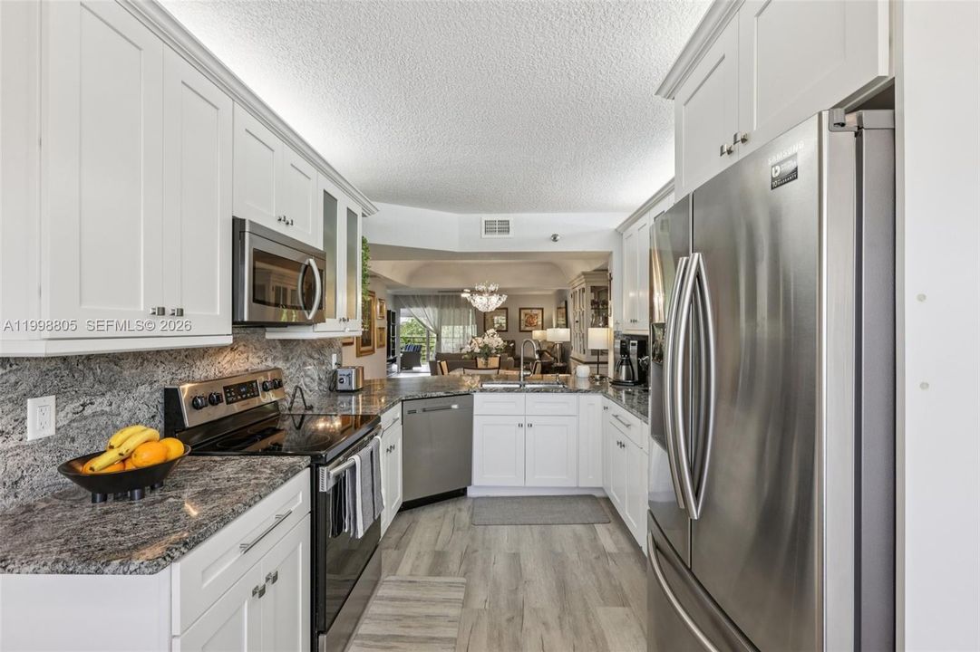 На продажу: $299,900 (2 спален, 2 ванн, 1516 Квадратных фут)